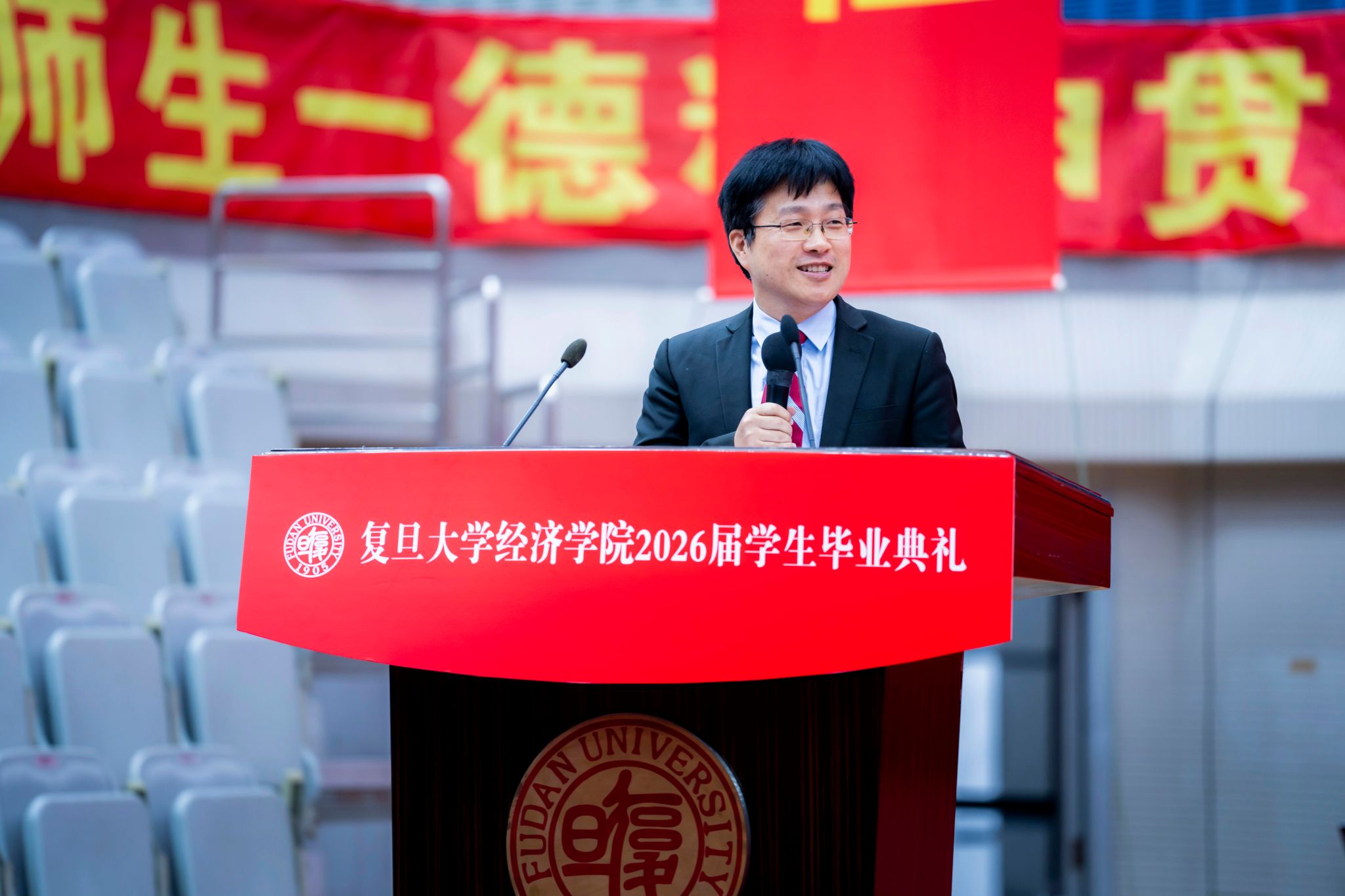 经世济民、不忘初心——校友王勇在beat365手机版官网2026届毕业典礼上的演讲